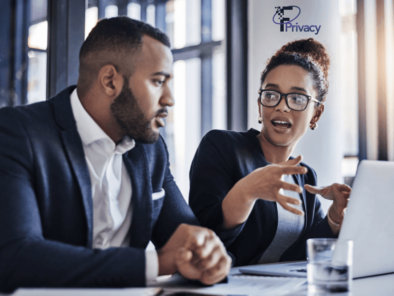 Legal team in discussion Formiti